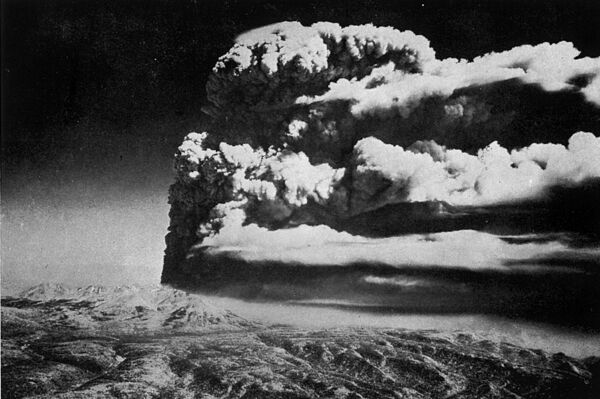 Eruption of Tokachi-dake in 1962